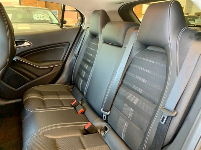 MERCEDES GLA-CLASS GLA 180 URBAN EDITION - 5682 - 22