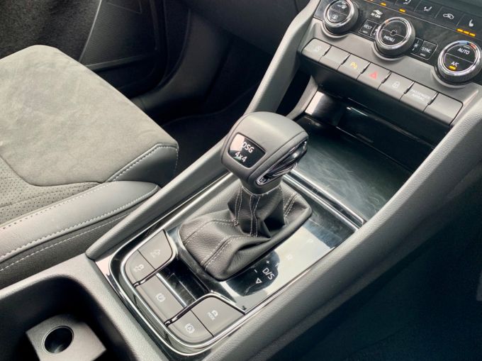 SKODA KODIAQ SPORTLINE TDI SCR DSG - 5785 - 20