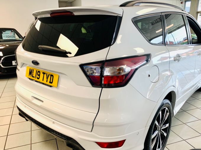 FORD KUGA ST-LINE - 5882 - 5