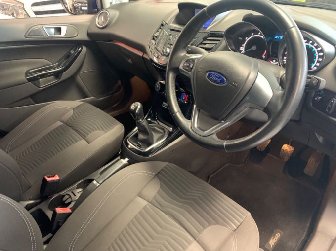 FORD FIESTA ZETEC - 5975 - 11