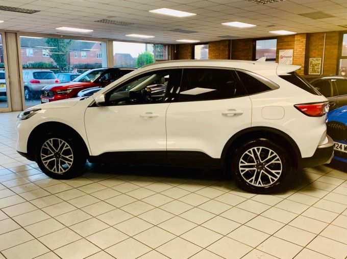 FORD KUGA TITANIUM EDITION - 5925 - 10