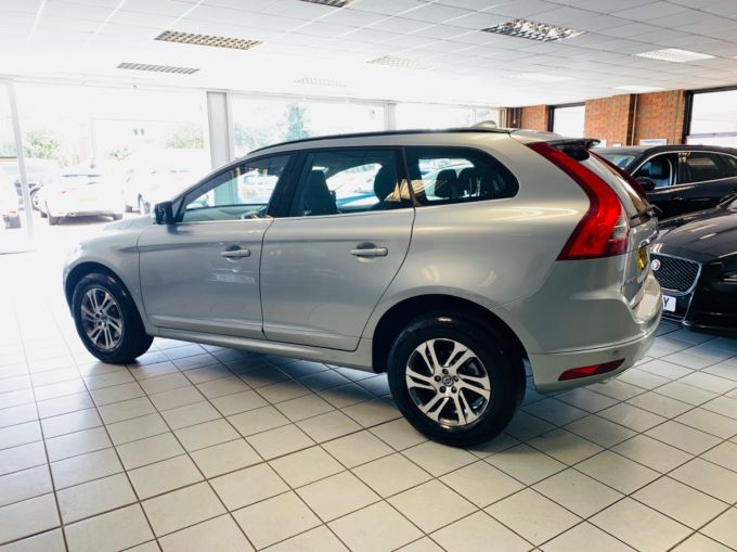 VOLVO XC60 D4 SE - 5132 - 18