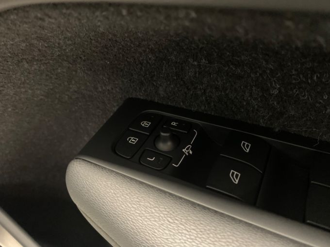 VOLVO XC40 T3 R-DESIGN - 5918 - 22