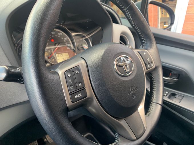 TOYOTA YARIS D-4D ICON TSS - 5847 - 13