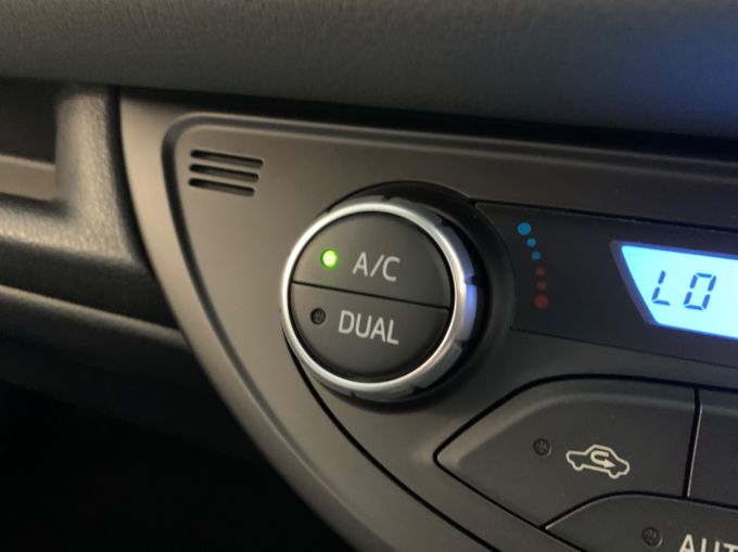 TOYOTA YARIS VVT-I ICON TECH - 5724 - 18