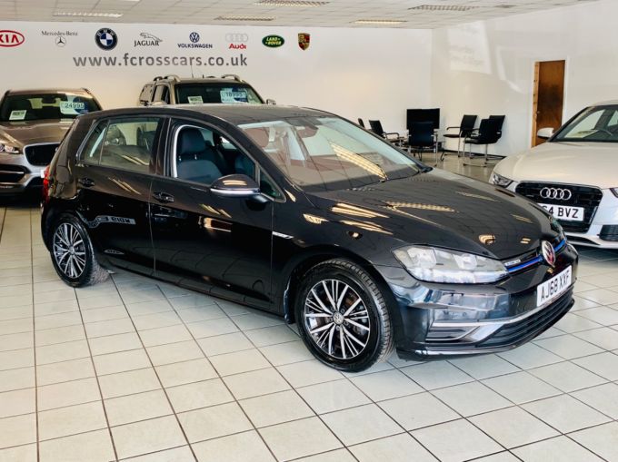 VOLKSWAGEN GOLF SE NAVIGATION TSI EVO DSG - 5106 - 5
