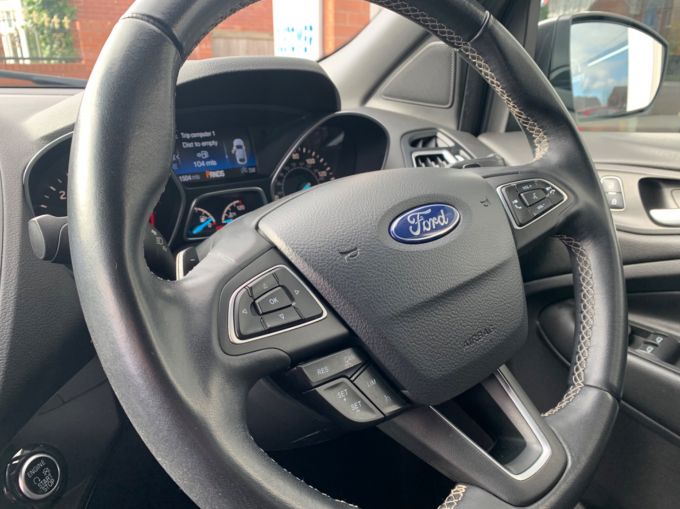 FORD KUGA ST-LINE TDCI - 5605 - 12