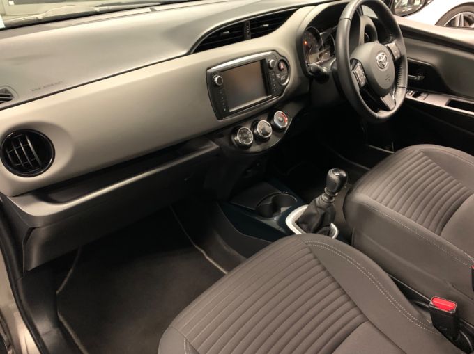 TOYOTA YARIS VVT-I DESIGN TSS - 5157 - 10