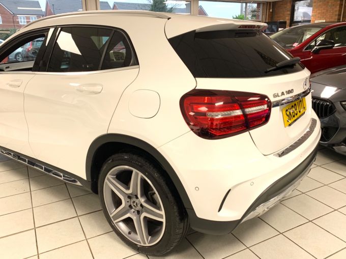 MERCEDES GLA-CLASS GLA 180 AMG LINE EDITION - 5910 - 8