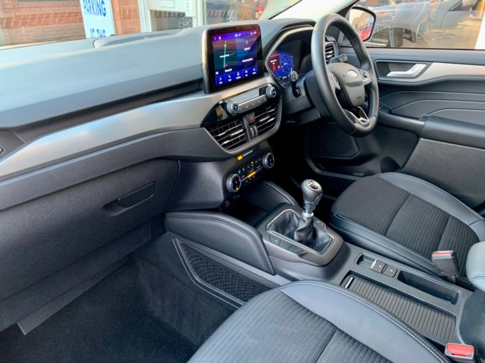 FORD KUGA TITANIUM EDITION - 5925 - 2