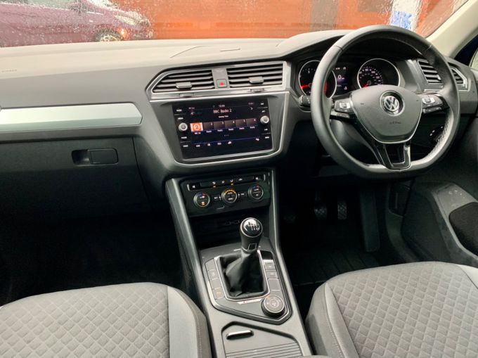 VOLKSWAGEN TIGUAN SE NAVIGATION TDI 4MOTION - 5105 - 15