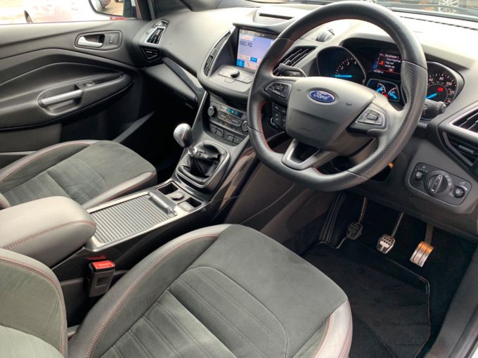 FORD KUGA ST-LINE - 5882 - 10