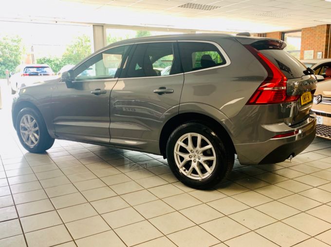 VOLVO XC60 D4 MOMENTUM AWD - 5746 - 9