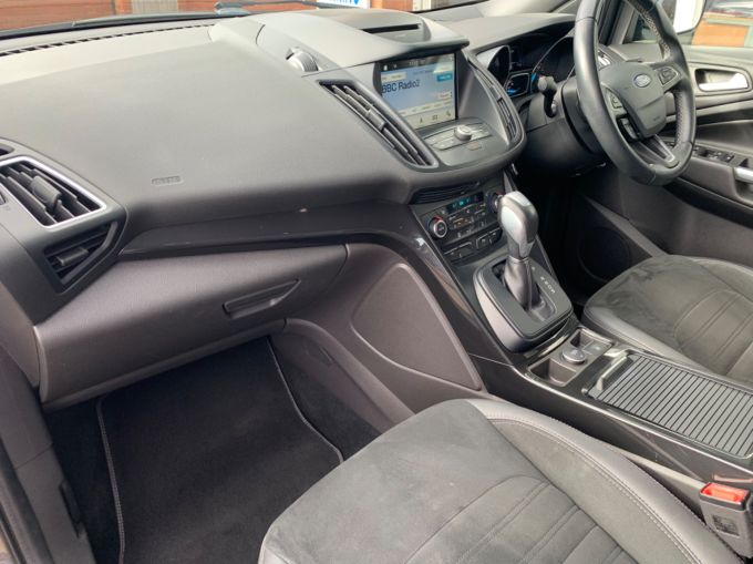 FORD KUGA ST-LINE TDCI - 5605 - 9