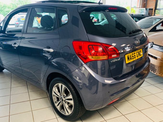 KIA VENGA 4 - 5732 - 9