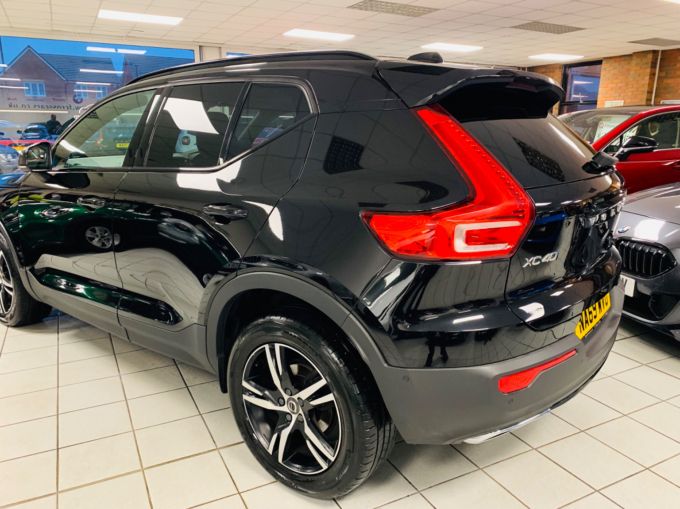 VOLVO XC40 T3 R-DESIGN - 5918 - 9