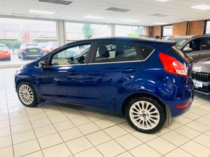 FORD FIESTA ZETEC - 5975 - 9